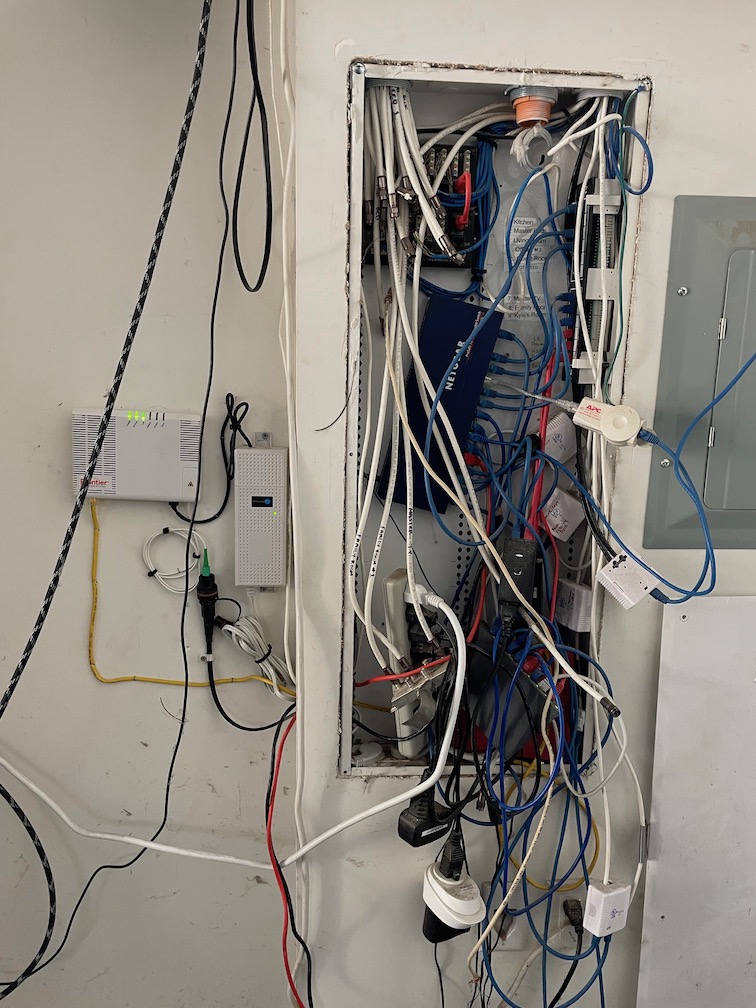 Lucent patch panel top